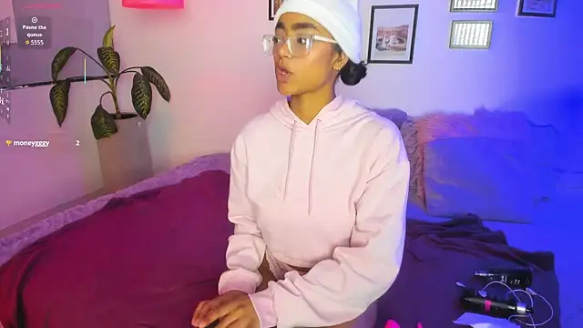 Snapshot of Alice_simmons chatting on February 4, 2026, 7:42 pm Alice simmons online show from February 4, 2026, 7:42 pm