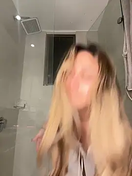 Hornyholly   online show from October 3, 2025, 9:27 pm