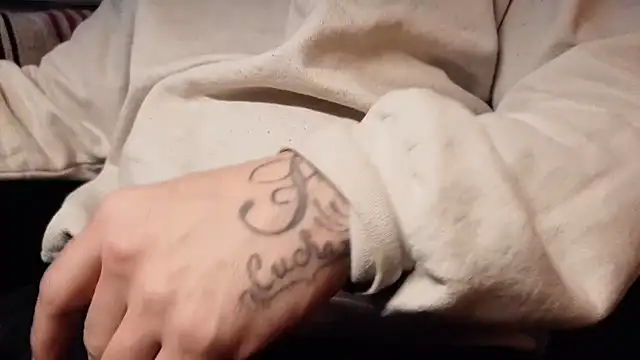 Snapshot of strongdude212 chatting on February 1, 2026, 5:17 am strongdude212 online show from February 1, 2026, 5:17 am