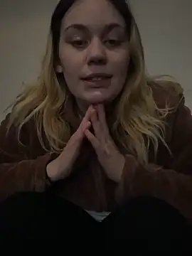 Snapshot of liess33 chatting on February 27, 2026, 7:35 pm liess33 online show from February 27, 2026, 7:35 pm