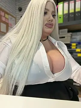 Snapshot of Eliaden chatting on February 2, 2026, 2:32 am Eliaden online show from February 2, 2026, 2:32 am