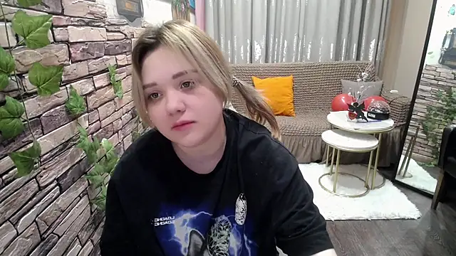 Snapshot of Finna_39 chatting on February 14, 2025, 5:19 am Finna 39 online show from February 14, 2025, 5:19 am