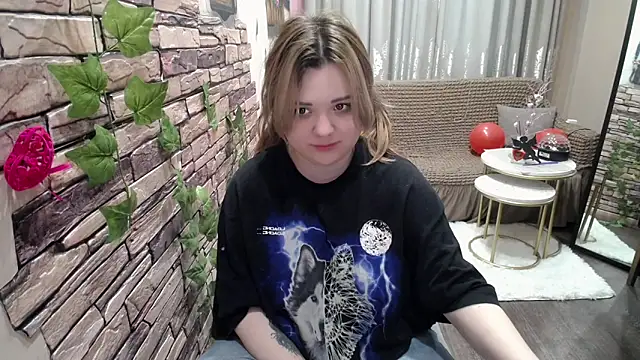 Snapshot of Finna_39 chatting on February 14, 2025, 8:21 am Finna 39 online show from February 14, 2025, 8:21 am