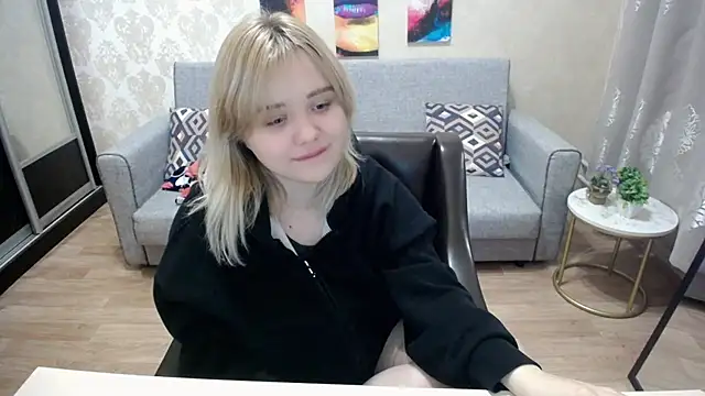 Snapshot of Finna_39 chatting on October 18, 2025, 6:43 pm Finna 39 online show from October 18, 2025, 6:43 pm