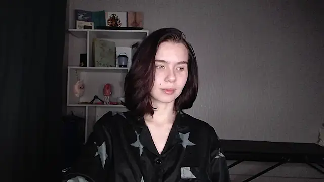 Snapshot of Anna-Sun chatting on May 7, 2026, 8:23 pm Anna-Sun online show from May 7, 2026, 8:23 pm