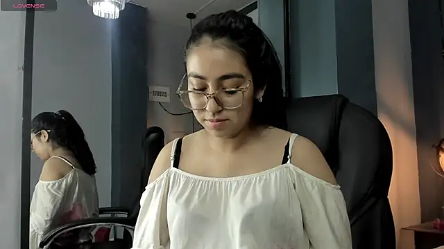 Snapshot of lucelly_15 chatting on February 1, 2026, 11:52 am lucelly 15 online show from February 1, 2026, 11:52 am
