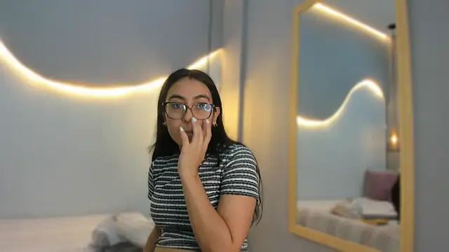 Snapshot of lucelly_15 chatting on December 19, 2025, 11:45 am lucelly 15 online show from December 19, 2025, 11:45 am