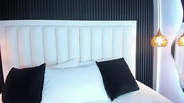 Snapshot of EmilyCortex chatting on November 27, 2025, 5:35 pm EmilyCortex online show from November 27, 2025, 5:35 pm