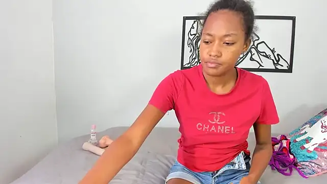 Snapshot of karina-lopez chatting on October 17, 2025, 2:30 pm karina-lopez online show from October 17, 2025, 2:30 pm