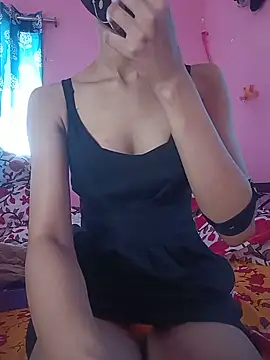 Snapshot of Moupriya00 chatting on May 20, 2026, 10:45 am Moupriya00 online show from May 20, 2026, 10:45 am