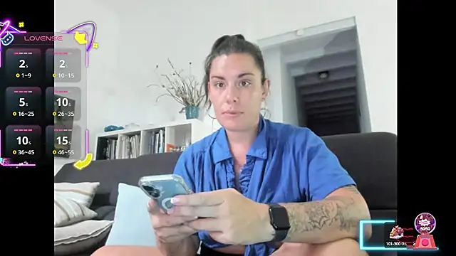 Snapshot of Lar0uch chatting on September 21, 2025, 4:23 pm Lar0uch online show from September 21, 2025, 4:23 pm