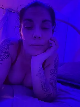 Snapshot of Lar0uch chatting on February 20, 2025, 7:19 pm Lar0uch online show from February 20, 2025, 7:19 pm