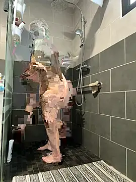 Snapshot of Lar0uch chatting on March 23, 2025, 8:15 am Lar0uch online show from March 23, 2025, 8:15 am