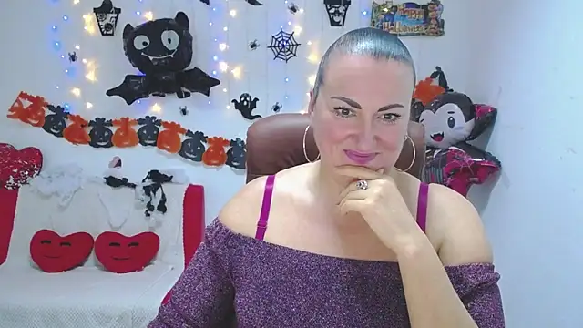 Snapshot of DianaMGG chatting on October 21, 2025, 5:23 pm DianaMGG online show from October 21, 2025, 5:23 pm