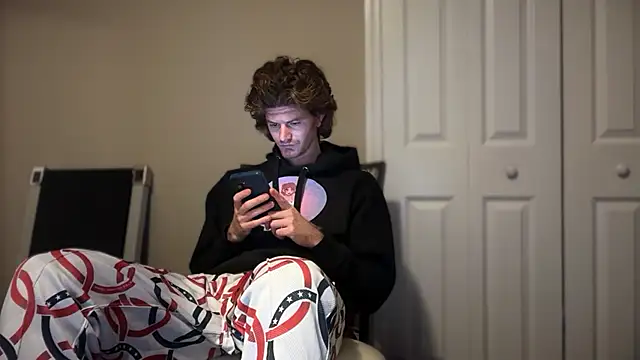 Snapshot of greekmythics chatting on November 1, 2025, 10:42 am greekmythics online show from November 1, 2025, 10:42 am