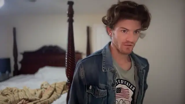 Snapshot of greekmythics chatting on November 16, 2025, 10:09 am greekmythics online show from November 16, 2025, 10:09 am