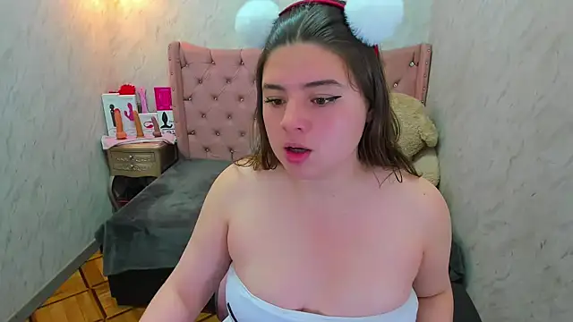 Lianngrace online show from October 9, 2025, 1:44 pm