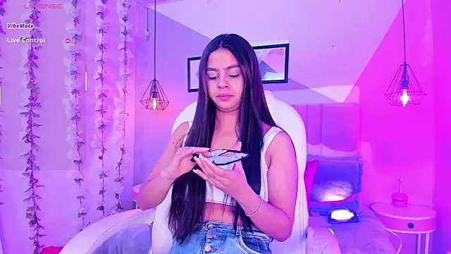 Bella walker  online show from December 17, 2025, 8:14 pm