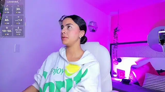 Bella walker  online show from March 24, 2026, 9:15 pm