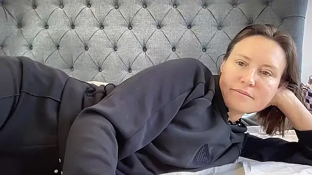 Snapshot of eatmypie69 chatting on September 22, 2025, 12:11 pm eatmypie69 online show from September 22, 2025, 12:11 pm