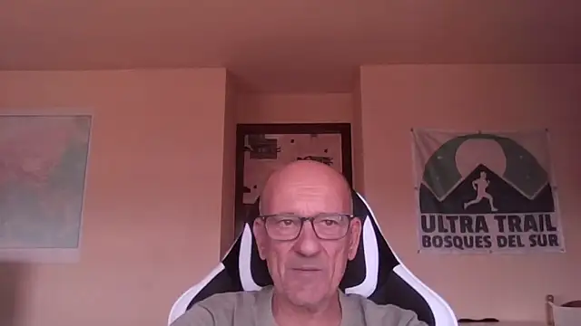 Snapshot of llopaco chatting on November 1, 2025, 10:42 am llopaco online show from November 1, 2025, 10:42 am