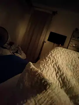 Loly2025 online show from September 22, 2025, 3:12 am