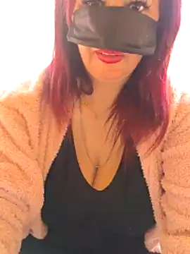 Loly2025 online show from March 29, 2026, 1:24 pm