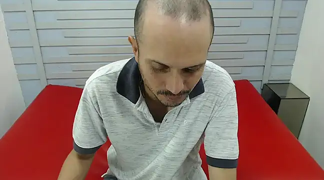 JhonTorres018 online show from February 25, 2025, 7:16 pm