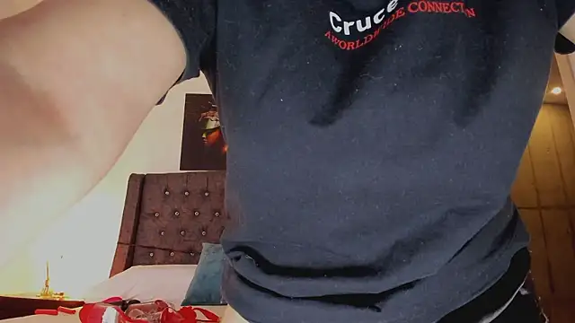 Snapshot of Skay_Hot chatting on January 17, 2026, 9:40 pm Skay Hot online show from January 17, 2026, 9:40 pm