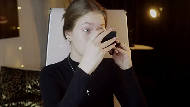 EveMundie online show from March 9, 2026, 9:24 am