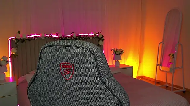 EveMundie online show from November 26, 2025, 12:16 pm