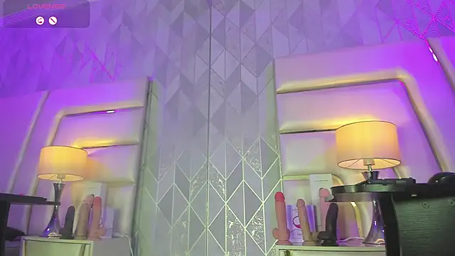 AnahisBennett online show from November 20, 2025, 4:02 am