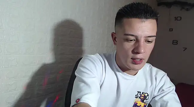 Snapshot of CamiloBeltran_ chatting on March 22, 2025, 6:25 pm CamiloBeltran online show from March 22, 2025, 6:25 pm