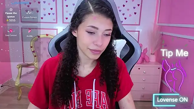 danatella a online show from December 18, 2025, 8:01 pm