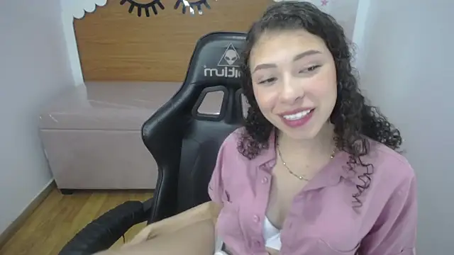 danatella a online show from September 18, 2025, 1:03 pm