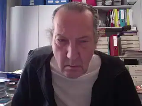 Snapshot of HMStraps01 chatting on October 2, 2025, 11:35 am HMStraps01 online show from October 2, 2025, 11:35 am