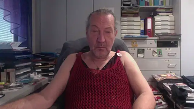 HMStraps01 online show from December 5, 2025, 11:42 am