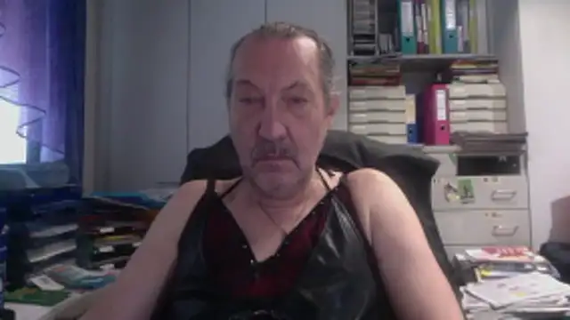 HMStraps01 online show from January 17, 2026, 10:52 am