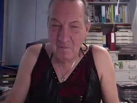 HMStraps01 online show from November 23, 2025, 8:02 am