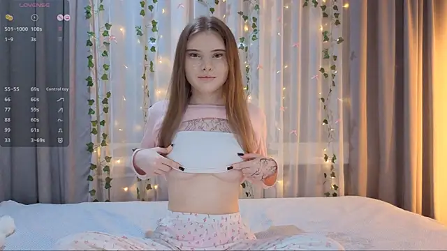 CarolinePepper online show from February 8, 2026, 1:53 pm