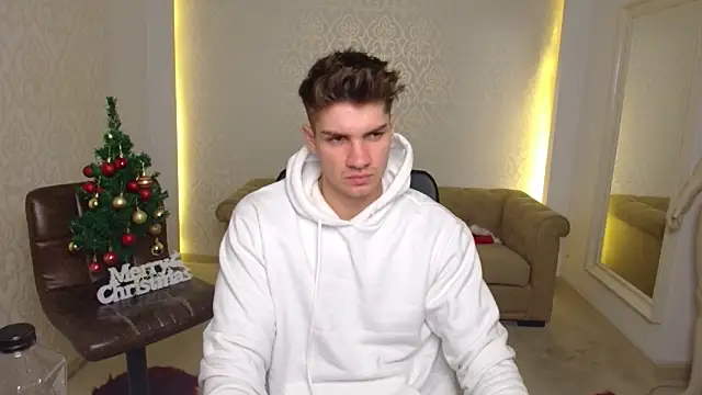 MaxKaiden online show from December 22, 2025, 6:08 pm