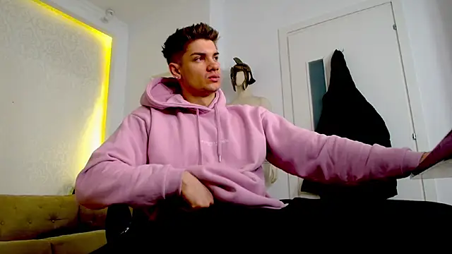 MaxKaiden online show from April 10, 2026, 4:30 am