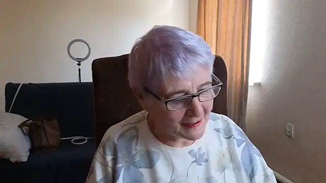 Sandra Snowflake online show from April 15, 2026, 11:27 am