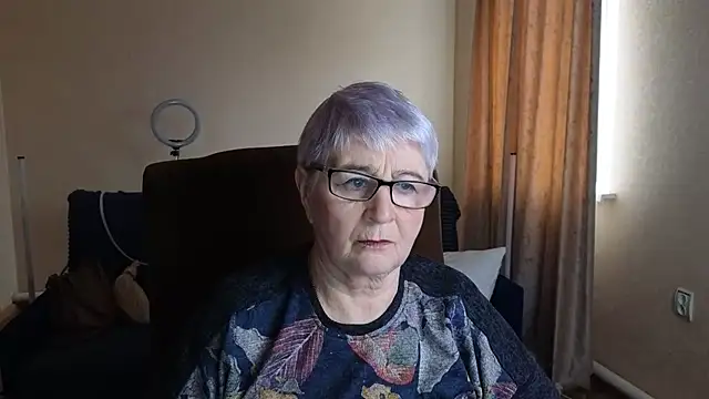 Sandra Snowflake online show from April 13, 2026, 4:16 am