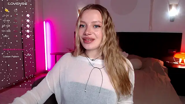 LunaticaBae online show from March 20, 2025, 1:13 am