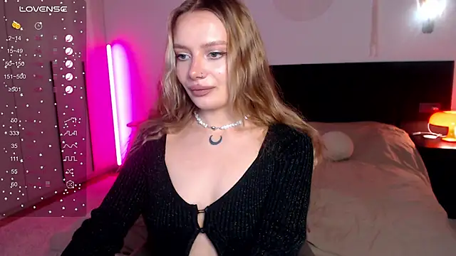 LunaticaBae online show from March 15, 2025, 1:08 am