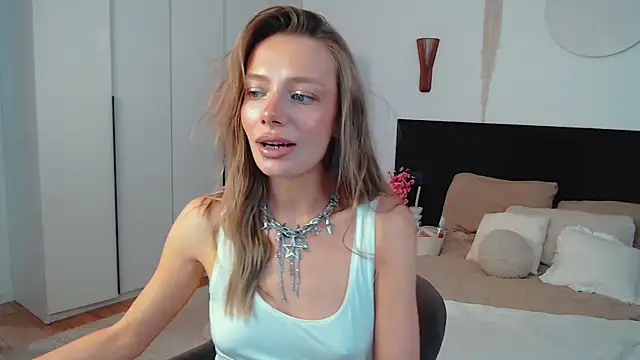 Snapshot of LunaticaBae chatting on July 16, 2026, 6:10 am LunaticaBae online show from July 16, 2026, 6:10 am