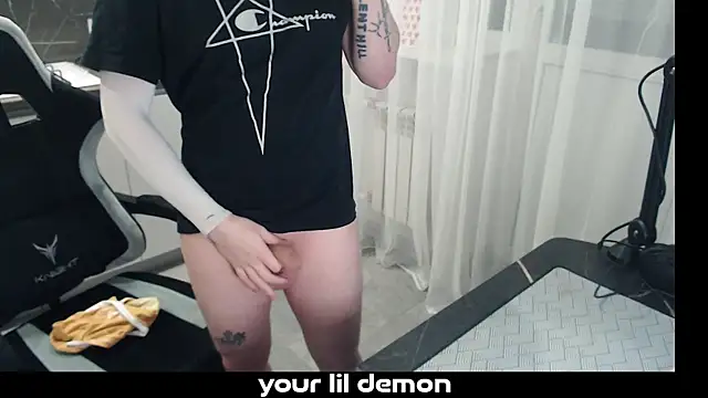 Snapshot of yourlildemon chatting on February 21, 2026, 6:32 pm yourlildemon online show from February 21, 2026, 6:32 pm
