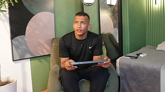 Rafa2004Cruz online show from December 18, 2025, 12:42 pm