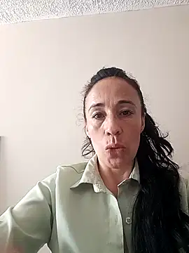 Snapshot of Coeur_de_luxure chatting on February 9, 2026, 4:27 pm Coeur de luxure online show from February 9, 2026, 4:27 pm